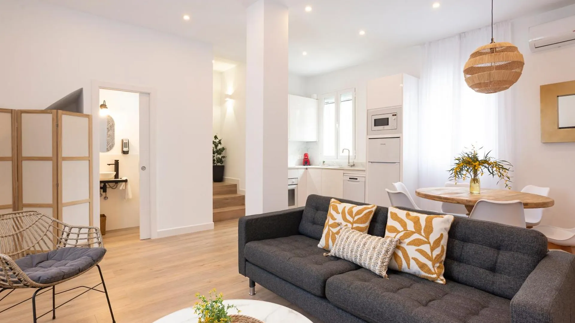 Capitan Huelin & Centric By Ele Apartments location